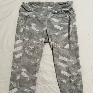 Calf length Old Navy workout pants